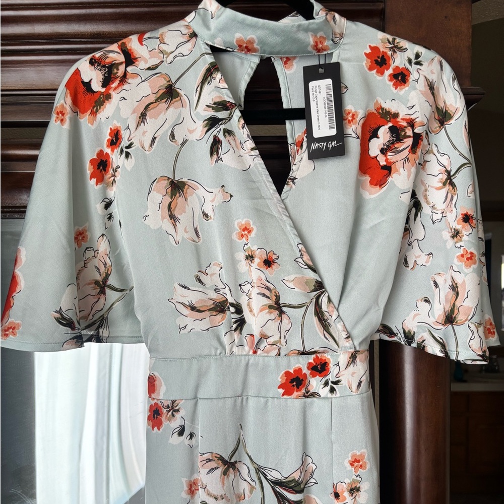 Long dress, light fabric, flowy beautiful flower print.